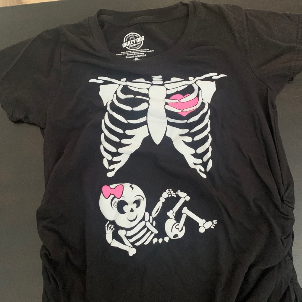 Maternity skeleton with baby tshirt